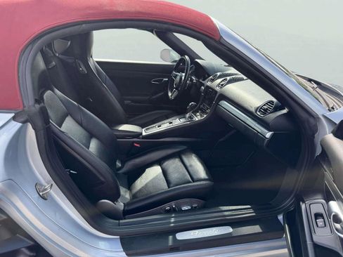 Used 2018 Porsche 718 Boxster RWD image 35