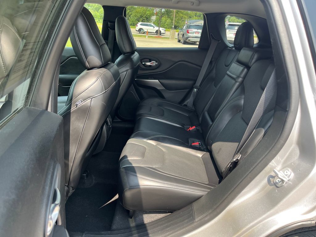 Used 2019 Jeep Cherokee Limited AWD/4WD image 15