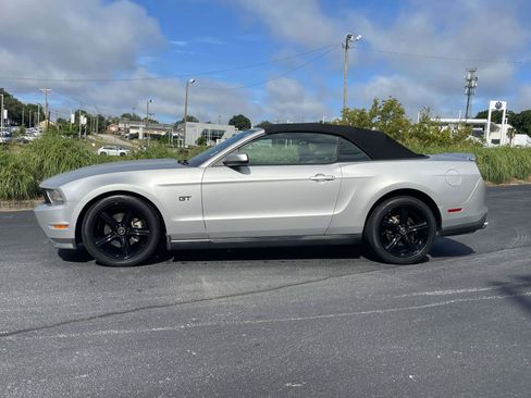 Used 2010 Ford Mustang GT RWD image 4