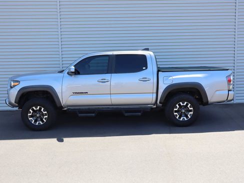 Used 2021 Toyota Tacoma TRD Off-Road w/ TRD Premium Off Road Package AWD/4WD image 2
