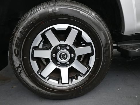 Used 2024 Toyota 4Runner TRD Off-Road Premium AWD/4WD image 10