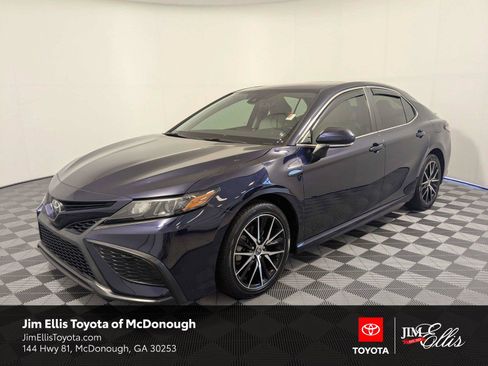 Certified 2022 Toyota Camry SE w/ Convenience Package FWD image 1