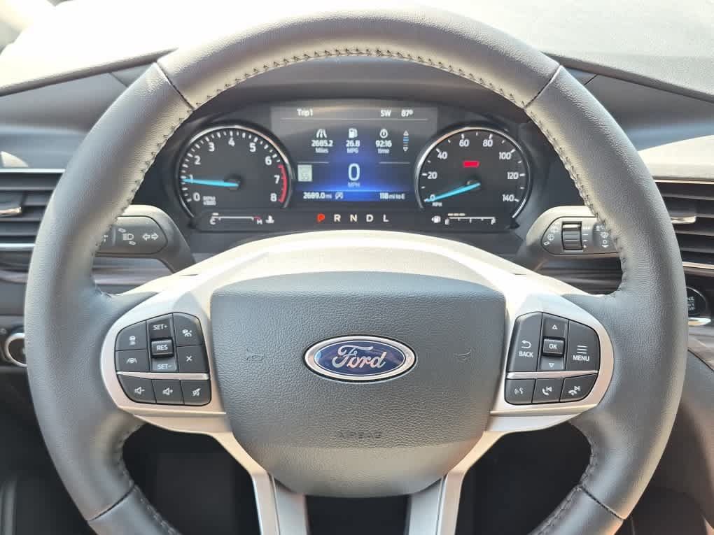 Used 2024 Ford Explorer Limited w/ Limited Technology Package RWD image 18