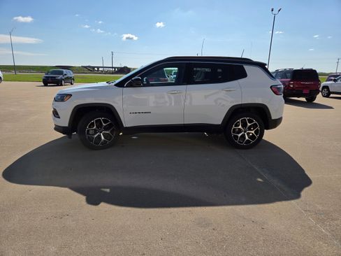 Used 2025 Jeep Compass Limited AWD/4WD image 5