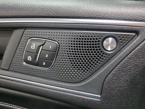 Used 2019 Ford Edge Titanium FWD image 14