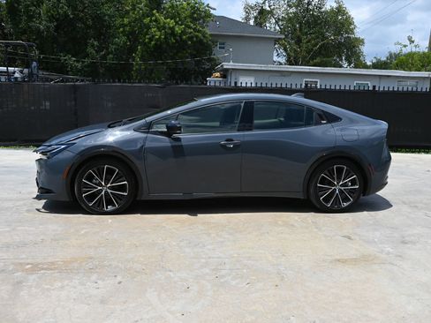 Used 2024 Toyota Prius XLE FWD image 6