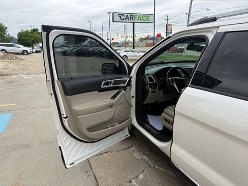 Used 2015 Ford Explorer Limited w/ Equipment Group 301A AWD/4WD image 19