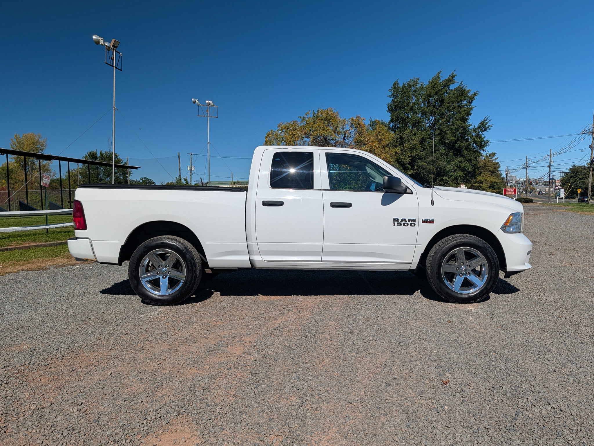 Used 2017 RAM 1500 Express w/ Express Value Package AWD/4WD image 4