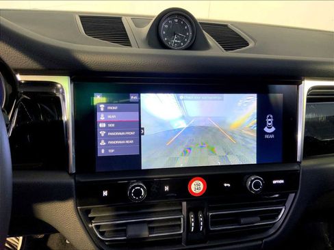 Certified 2026 Porsche Macan AWD/4WD image 31