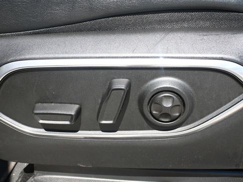 Used 2024 Jeep Wagoneer Series II w/ Flexible Seating Group RWD image 9