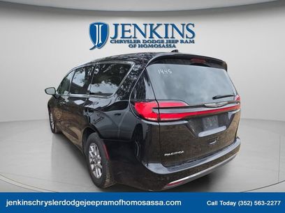 Certified 2024 Chrysler Pacifica Touring-L