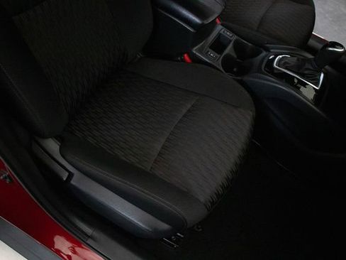 Used 2020 Nissan Rogue SV image 17