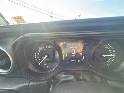 Used 2024 Jeep Wrangler Unlimited Sahara w/ Technology Group AWD/4WD image 24