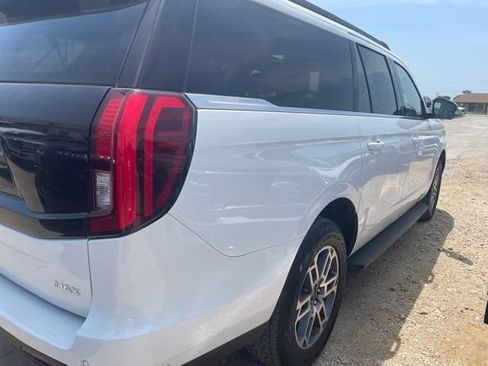 Used 2025 Ford Expedition Max Active AWD/4WD image 8