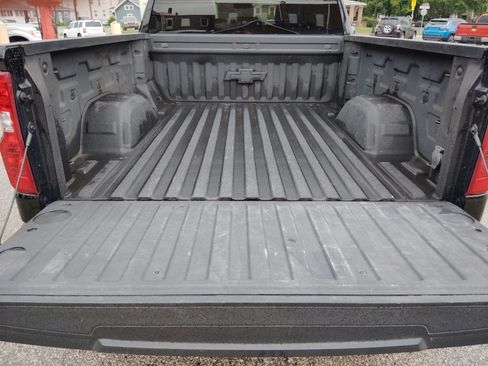 Used 2023 Chevrolet Silverado 1500 LT AWD/4WD image 13