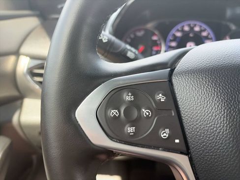 Used 2023 Chevrolet Traverse Premier FWD image 25