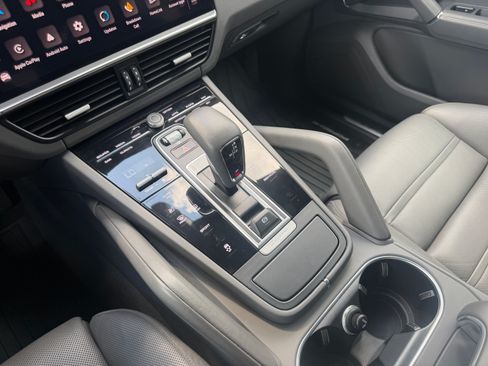 Certified 2023 Porsche Cayenne Platinum Edition AWD/4WD image 30