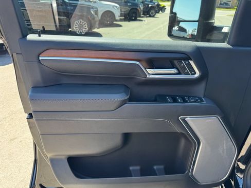 Used 2025 GMC Sierra 3500 Denali AWD/4WD image 11