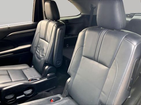 Used 2017 Toyota Highlander SE AWD/4WD image 21