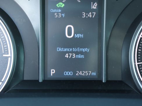 Used 2022 Toyota Venza LE image 20