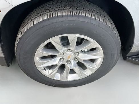 New 2025 Chevrolet Suburban Premier image 37