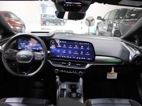 New 2026 Chevrolet Equinox EV RS image 3