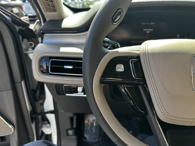 Certified 2024 Lincoln Aviator AWD w/ Elements Package image 27