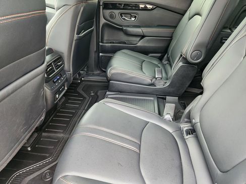 Used 2025 Honda Pilot TrailSport image 29