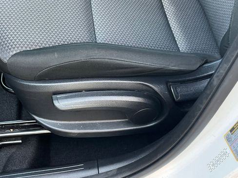 Used 2025 Kia Soul LX w/ LX Technology Package image 22