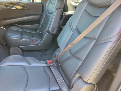Used 2018 Cadillac Escalade ESV Platinum AWD/4WD image 17
