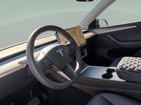 Used 2023 Tesla Model Y Long Range image 18