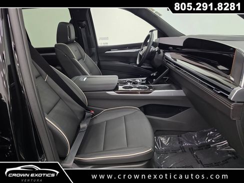 Used 2026 Cadillac Escalade Luxury AWD/4WD image 18