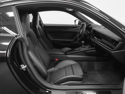 Certified 2024 Porsche 911 Carrera T RWD image 29