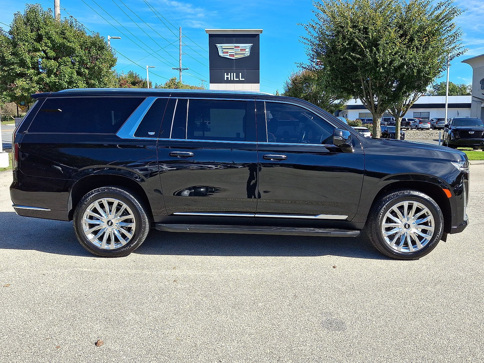 Used 2023 Cadillac Escalade ESV Premium Luxury AWD/4WD image 26