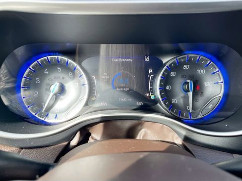 Used 2021 Chrysler Pacifica Touring w/ Cold Weather Group image 11