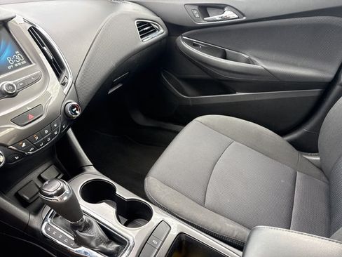 Used 2018 Chevrolet Cruze LT w/ Convenience Package FWD image 20