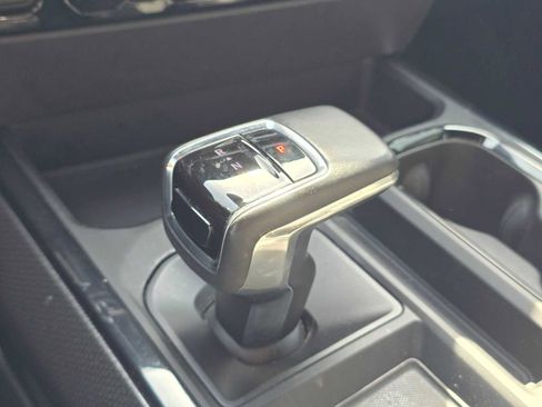 Used 2022 Chevrolet Silverado 1500 ZR2 w/ Technology Package AWD/4WD image 28