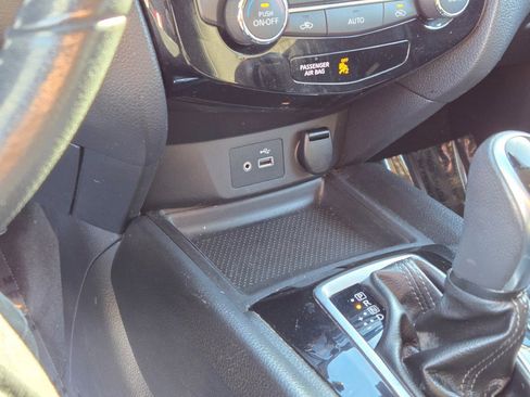 Used 2020 Nissan Rogue SV image 26