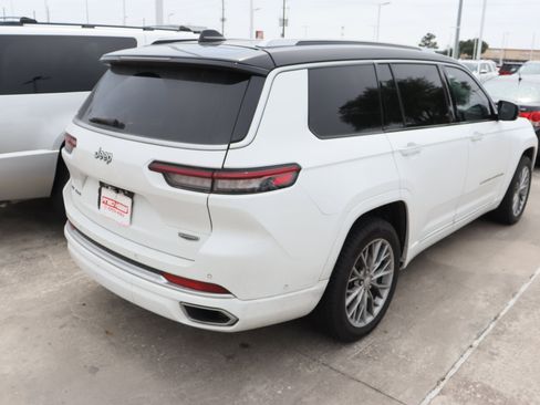 Used 2022 Jeep Grand Cherokee L Summit w/ Luxury Tech Group V AWD/4WD image 11