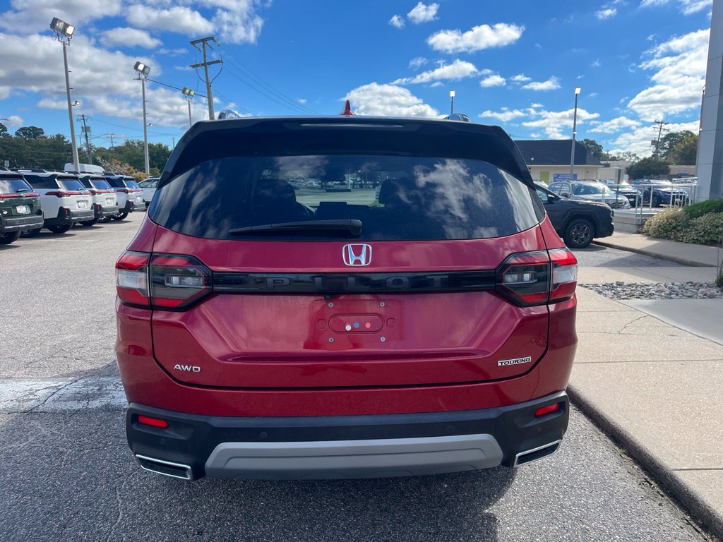 Used 2025 Honda Pilot Touring image 5