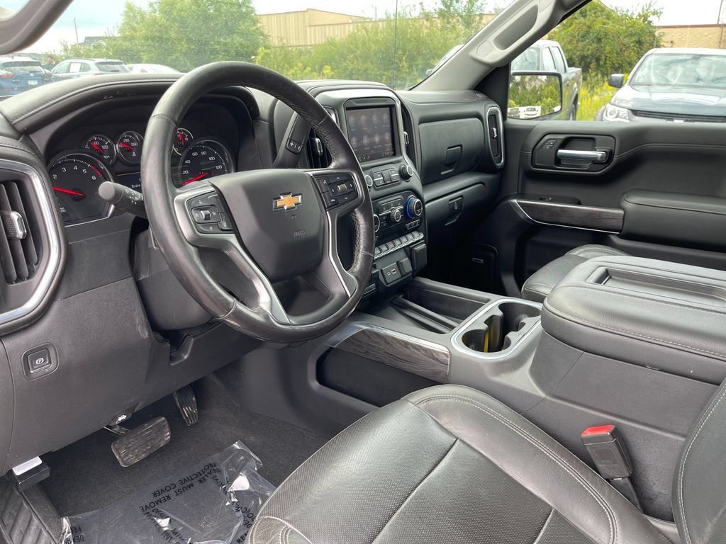 Used 2020 Chevrolet Silverado 1500 LTZ AWD/4WD image 16