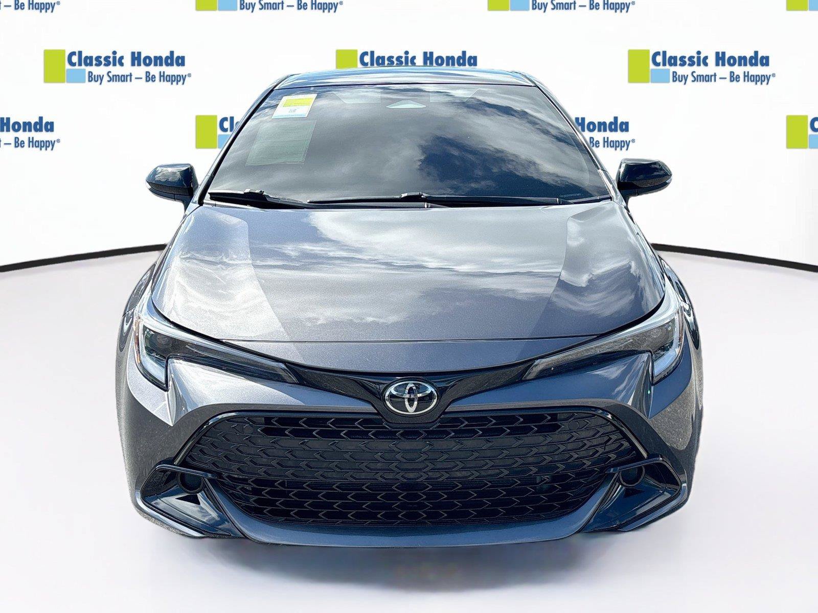 Used 2023 Toyota Corolla SE FWD image 2