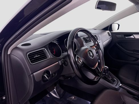 Used 2017 Volkswagen Jetta SE image 23