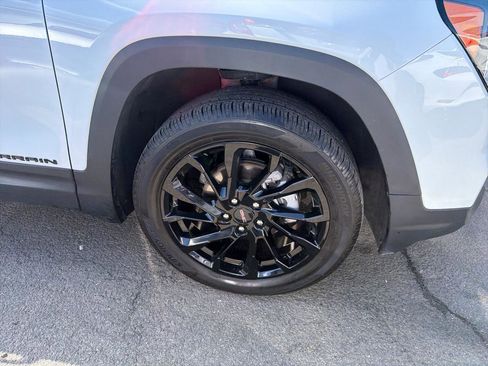 Used 2023 GMC Terrain SLE w/ Driver Convenience Package image 4