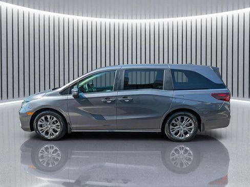 Used 2025 Honda Odyssey Touring image 9