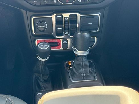 New 2026 Jeep Gladiator Mojave image 18