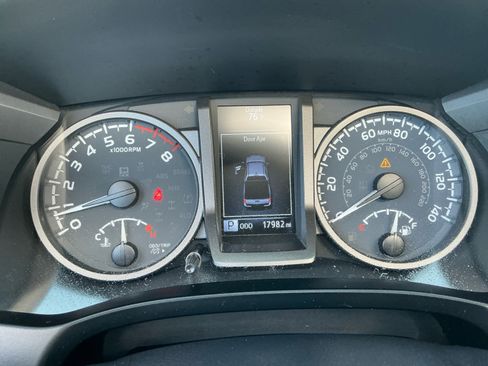 Used 2023 Toyota Tacoma TRD Off-Road image 10