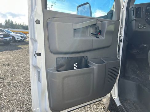New 2025 Chevrolet Express 3500 Work Van w/ Power Convenience Package image 18