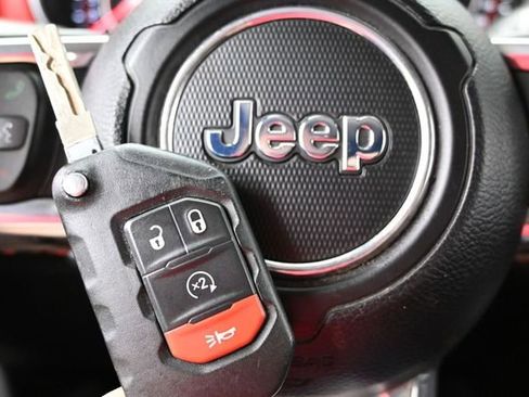 Used 2022 Jeep Wrangler Unlimited Rubicon AWD/4WD image 46
