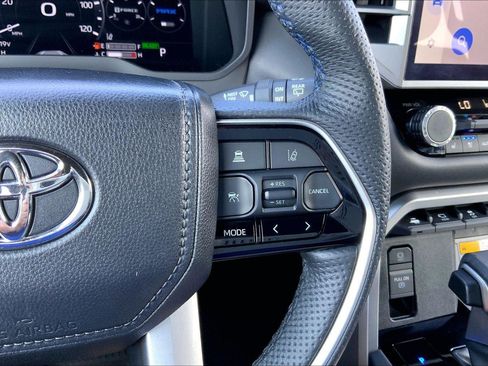 Used 2024 Toyota Sequoia Platinum AWD/4WD image 18